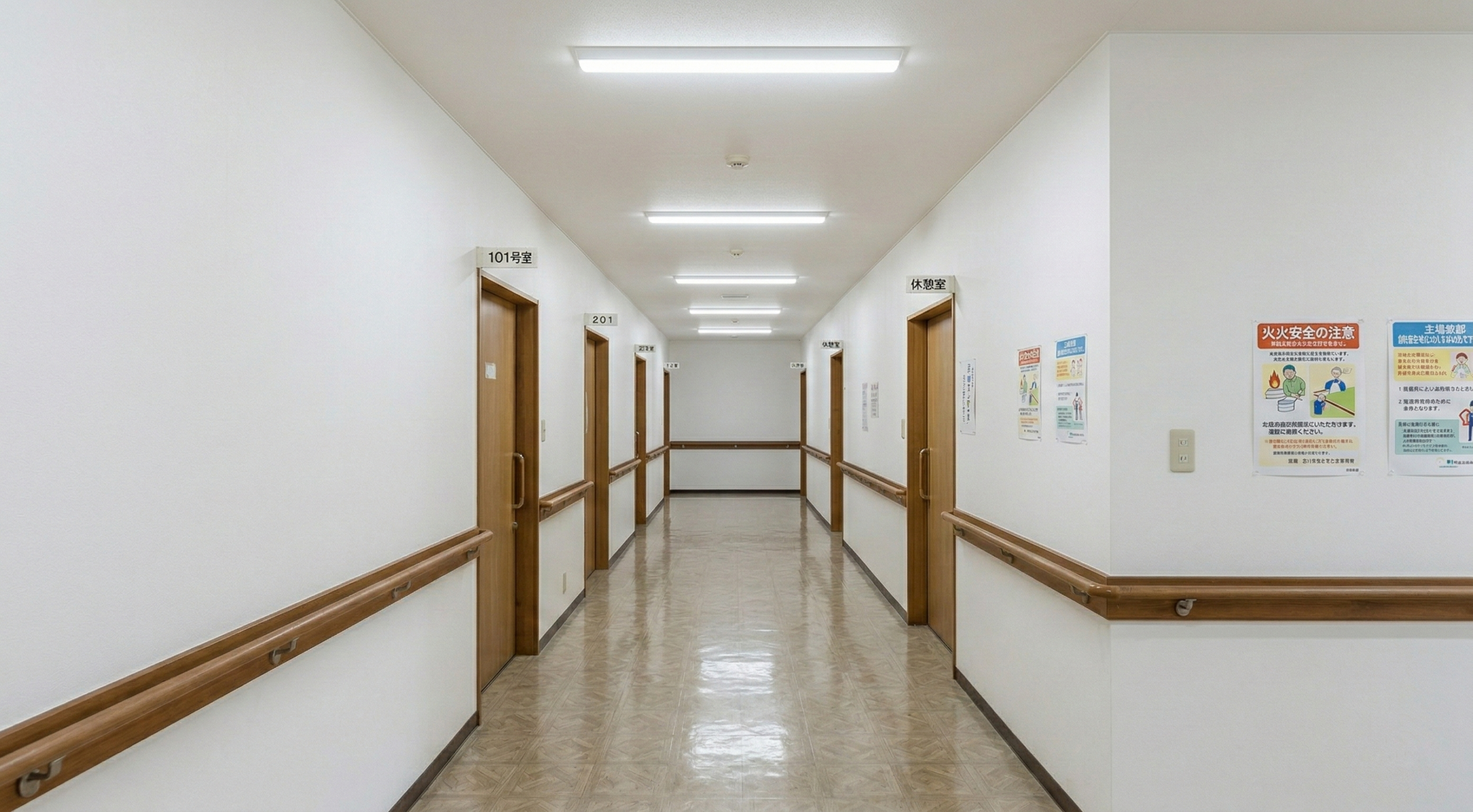 施工事例2 After 塗装後の清潔な廊下